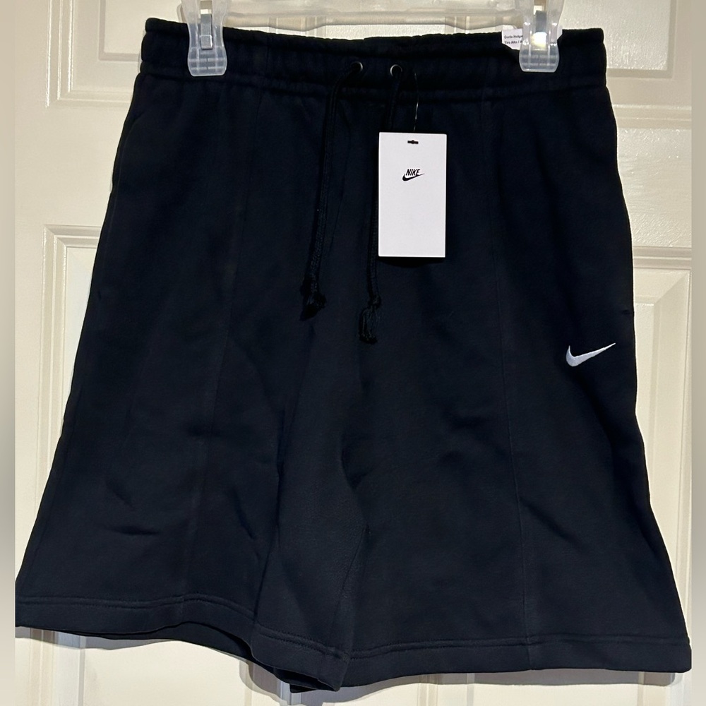 Nike Essential Women's Size Small Woven High-Rise Loose Fit Black Fleece Shorts